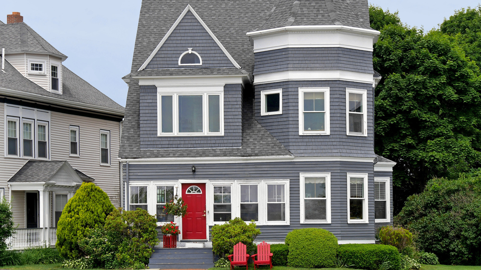 The Modern Paint Color That Adds Sophistication To Your Home s Exterior