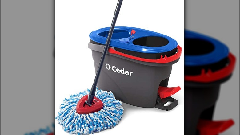 Spin mop and bucket