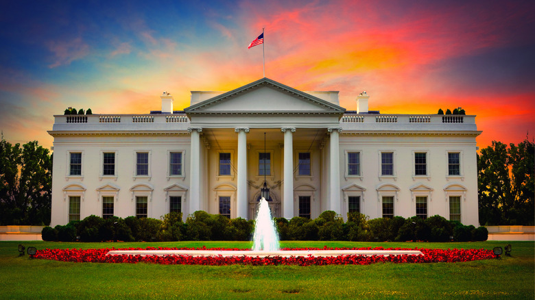 the white house at sunset 