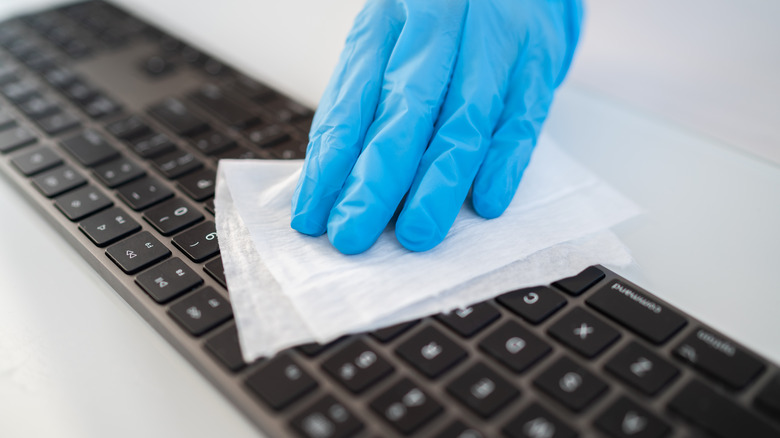 Disinfecting keyboard