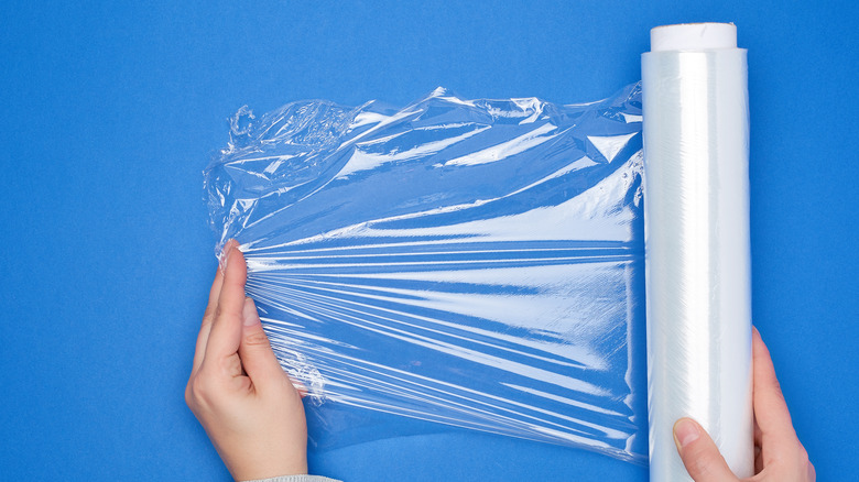 https://www.housedigest.com/img/gallery/the-most-important-place-to-use-plastic-wrap-in-your-home-that-youre-probably-missing/intro-1657637058.jpg