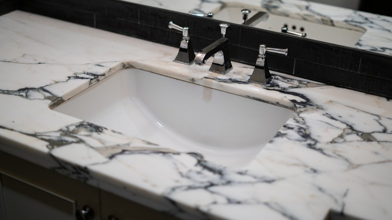 Quartz bathroom countertop