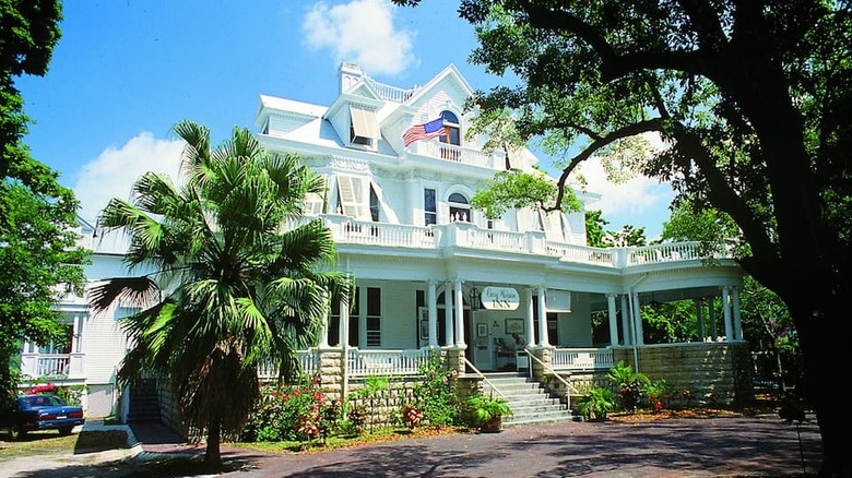 white mansion with American flag