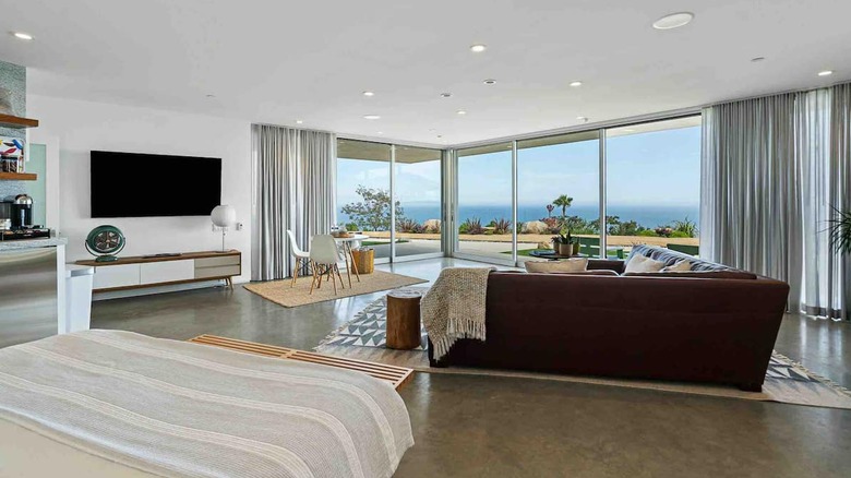 studio bedroom with ocean views