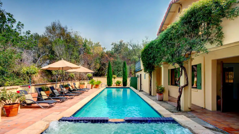 Italian villa swimming pool