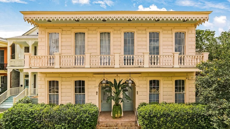 classic beige building New Orleans