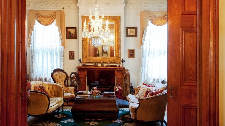 vintage room with chandelier 