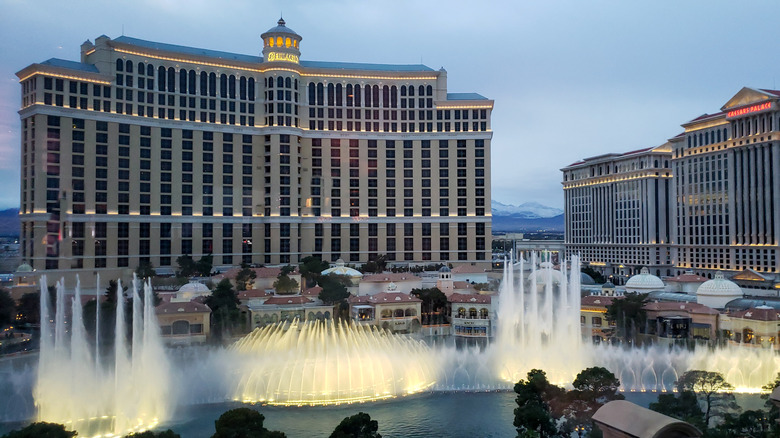 Bellagio fountain and hotel