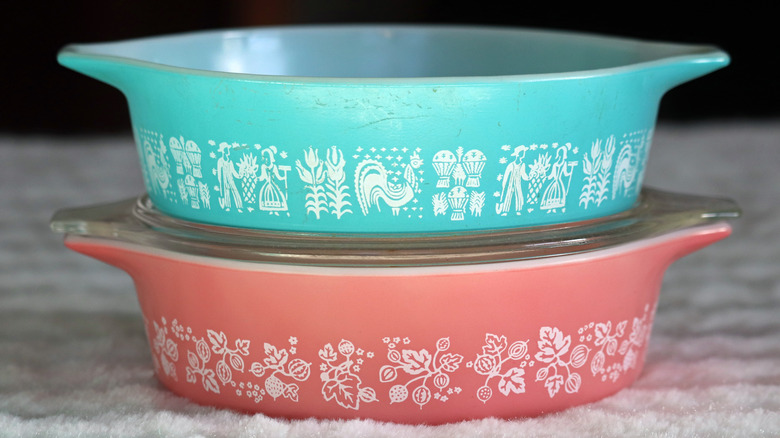 Blue and pink vintage Pyrex bowls 