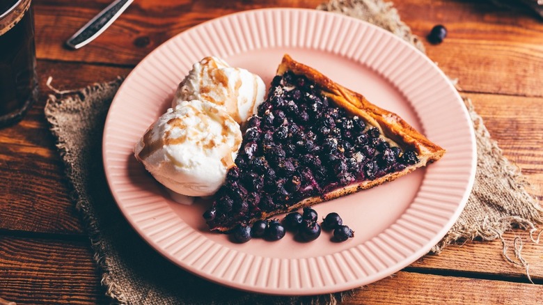 Serviceberry pie with ice cream