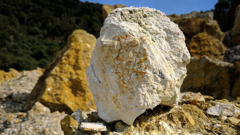 Kaolinite rock 