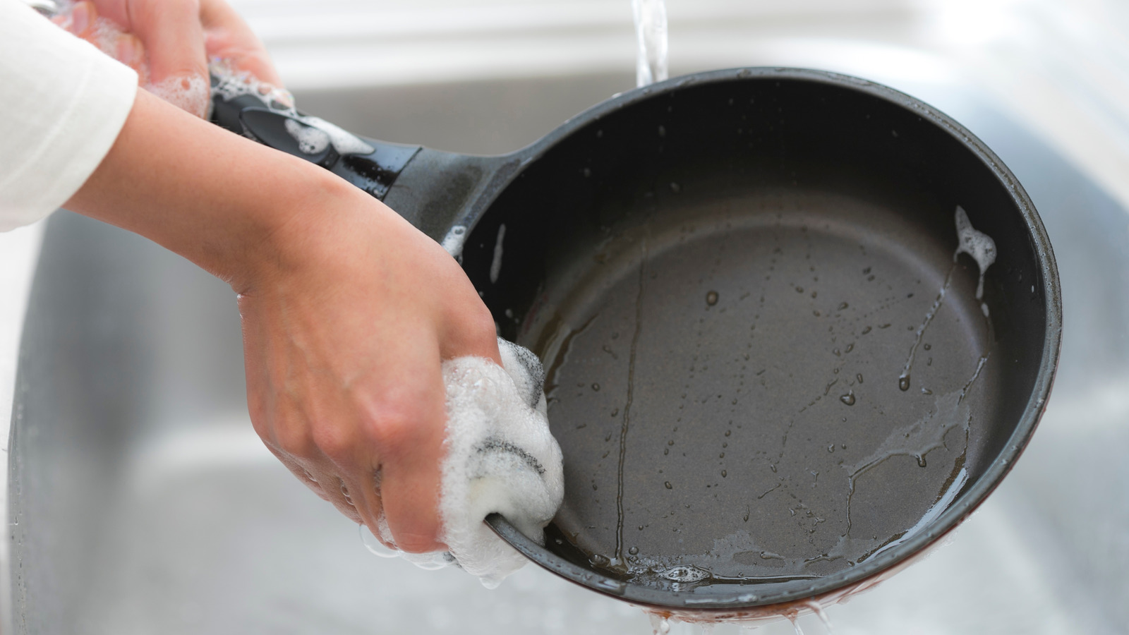 How to Clean a Dirty Nonstick Ceramic Pan