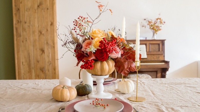 Fall tablescape with pumpkins 