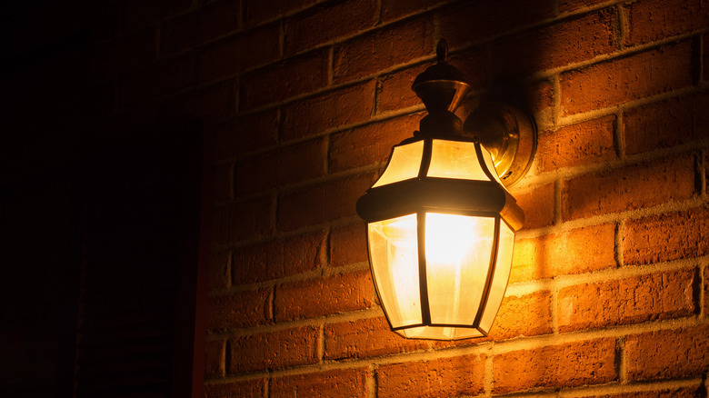 porch light with yellow bulb 