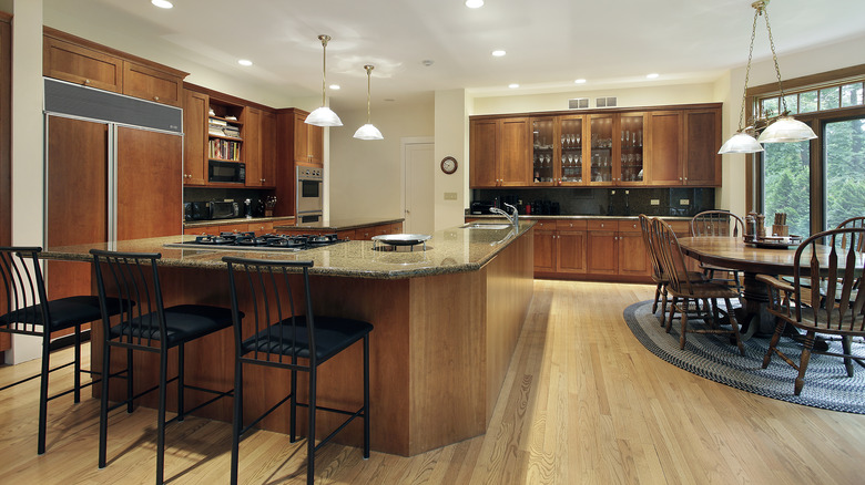 L-shaped kitchen island