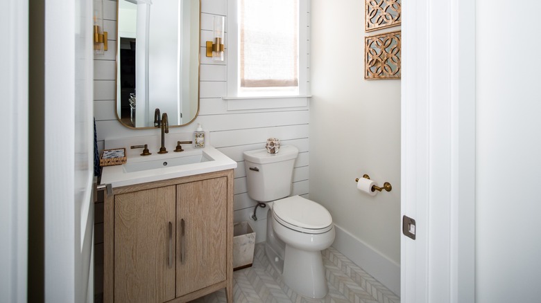 Small white guest bathroom