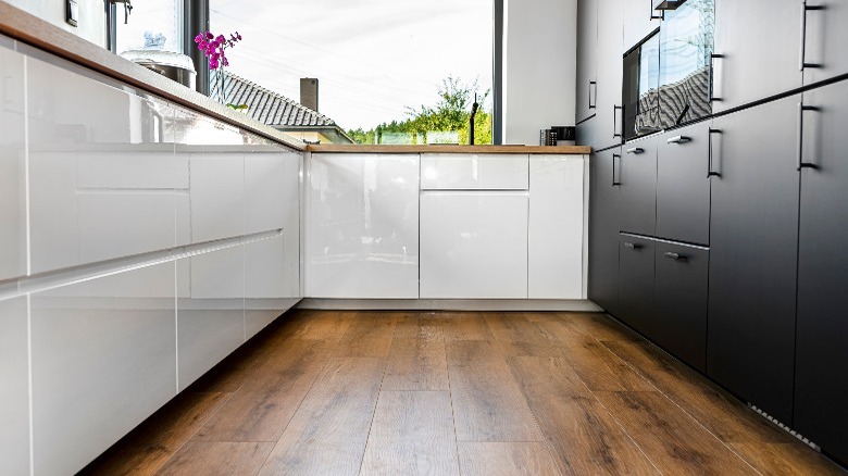 black and white kitchen cabinets 