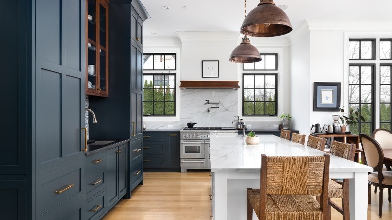 navy blue kitchen cabinets 