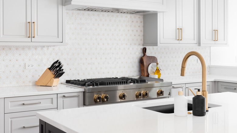 Kitchen with mixed metal hardware