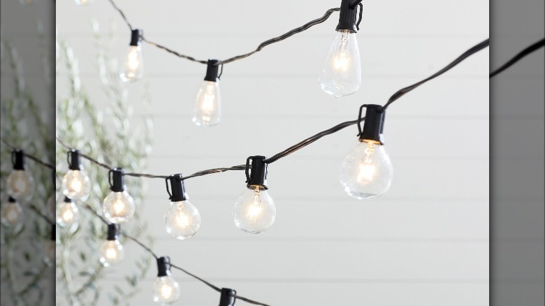 black wired bulb lights