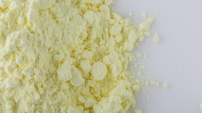 Powdered sulfur