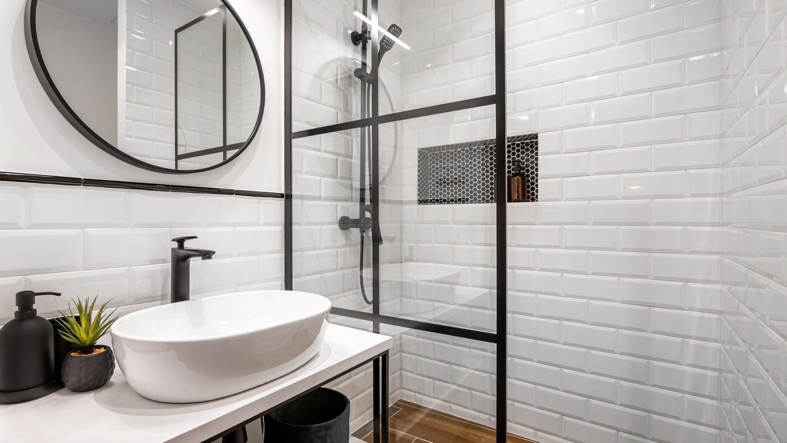 https://www.housedigest.com/img/gallery/the-practical-shower-feature-hgtvs-jasmine-roth-swears-by-for-a-luxurious-bathroom/l-intro-1701798613.jpg