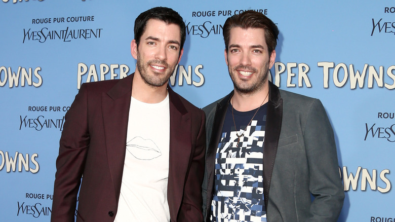 Jonathan and Drew Scott Smiling