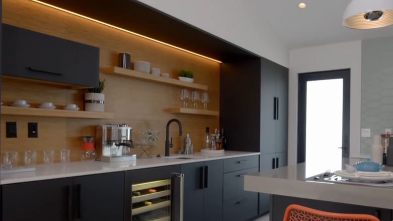 Kitchen bar with bamboo wall