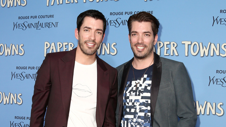 Jonathan and Drew Scott smiling