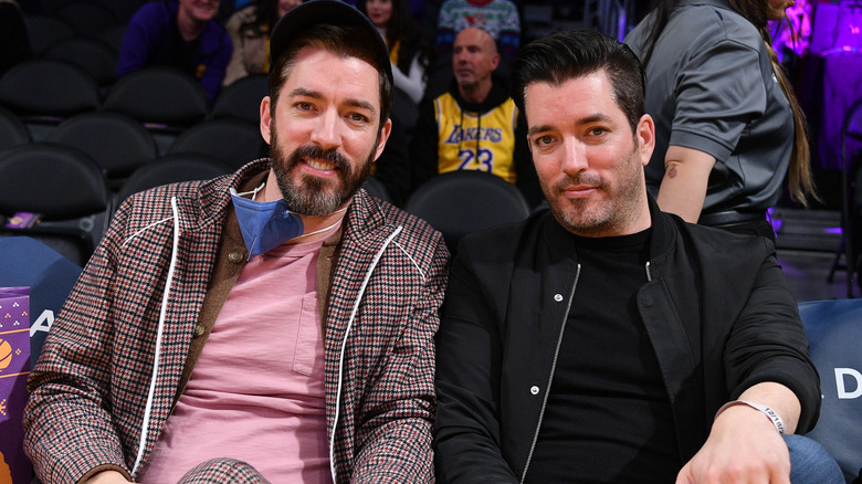 Jonathan and Drew Scott seated