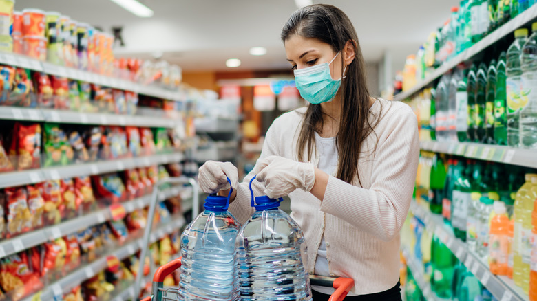 woman buying groceries