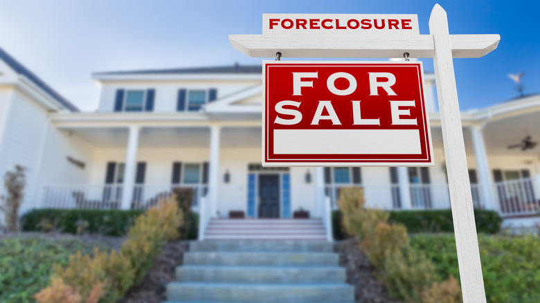 Foreclosure sign