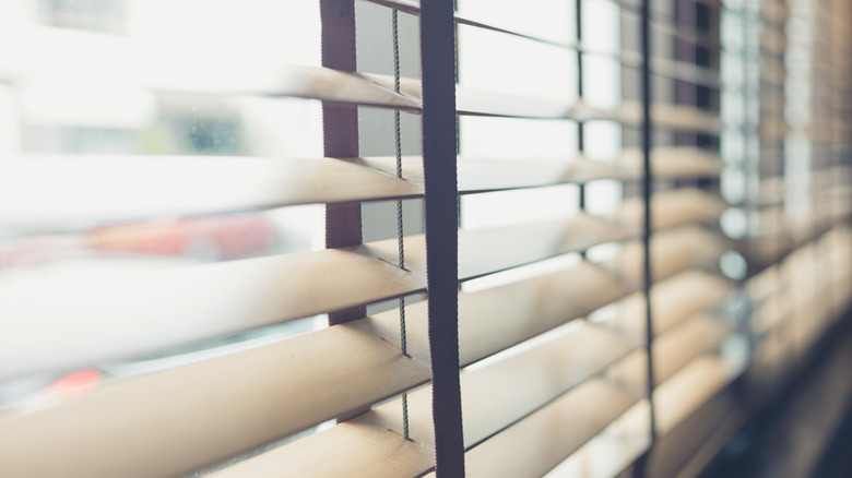 light shining through window blinds