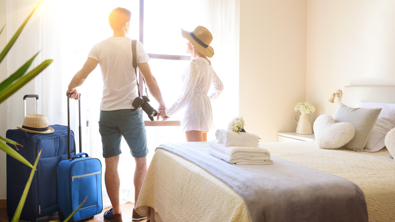 couple in hotel room