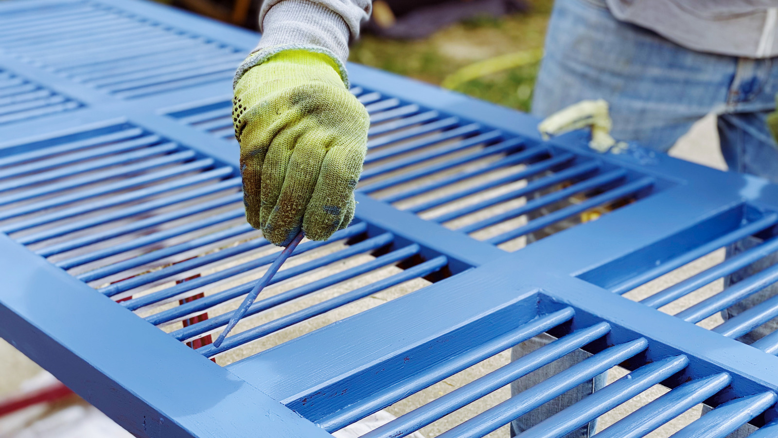 the-right-way-to-paint-your-vinyl-shutters