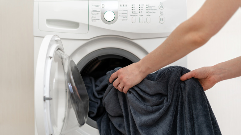 Removing blanket from dryer