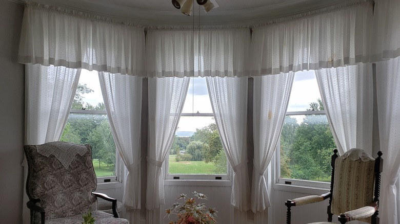 bay windows with sheer drapes