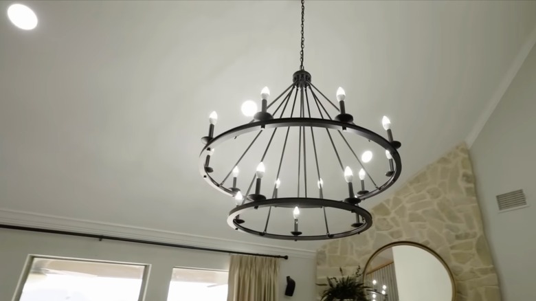 Can lighting with chandelier