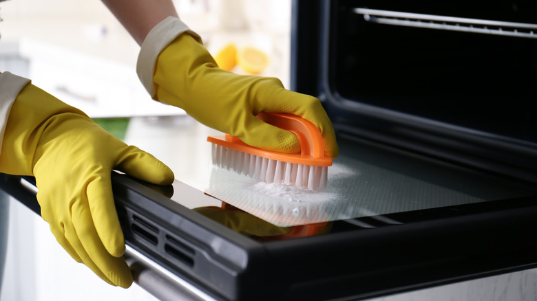 cleaning oven with baking soda