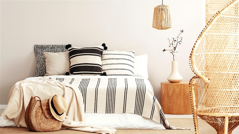 simple bedroom decor with patterns