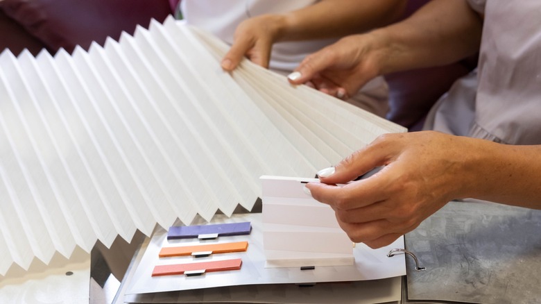 hanging self-adhesive window blinds