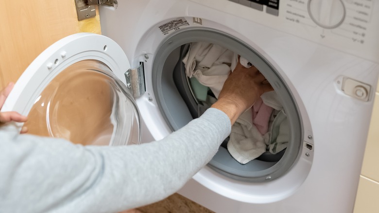 Hand in front load washer