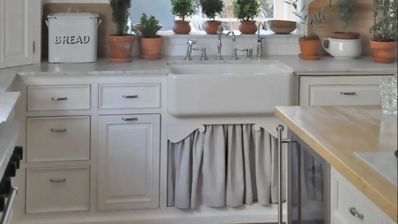 Easy To Open Kitchen Sink Skirt - Exquisitely Unremarkable