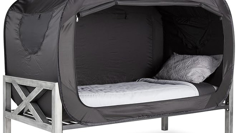 privacy pop up bed tent on twin bed