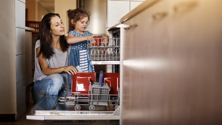 https://www.housedigest.com/img/gallery/the-strategic-place-to-put-your-dishwasher-if-you-have-a-small-kitchen/intro-1685189455.jpg