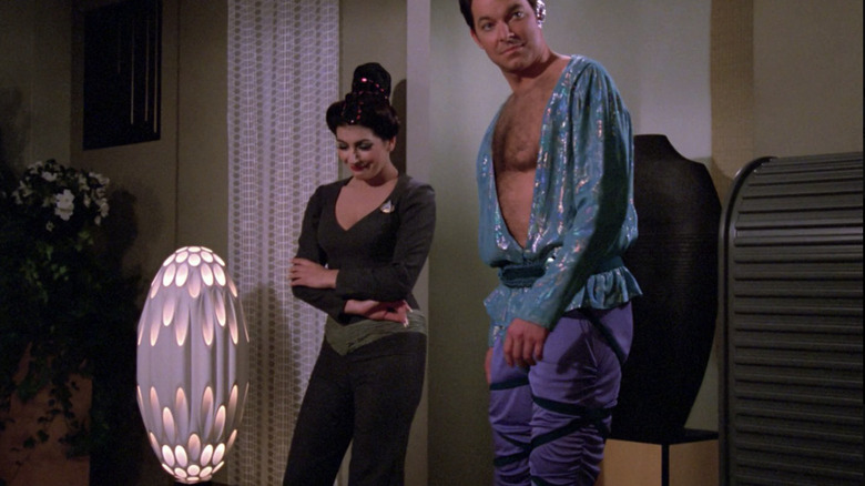 star trek still with ovoid light