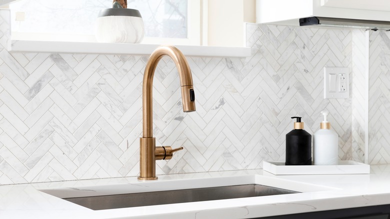 Bronze kitchen faucet