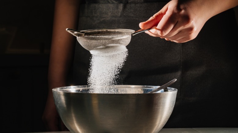 Mixing white powder bowl