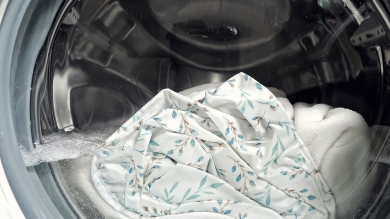 Washing clothes with enzyme detergent