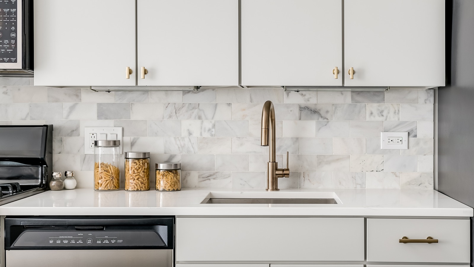 BATHROOM ACCENT WALL DIY, TRYING MUSSELBOUND TILE ADHESIVE